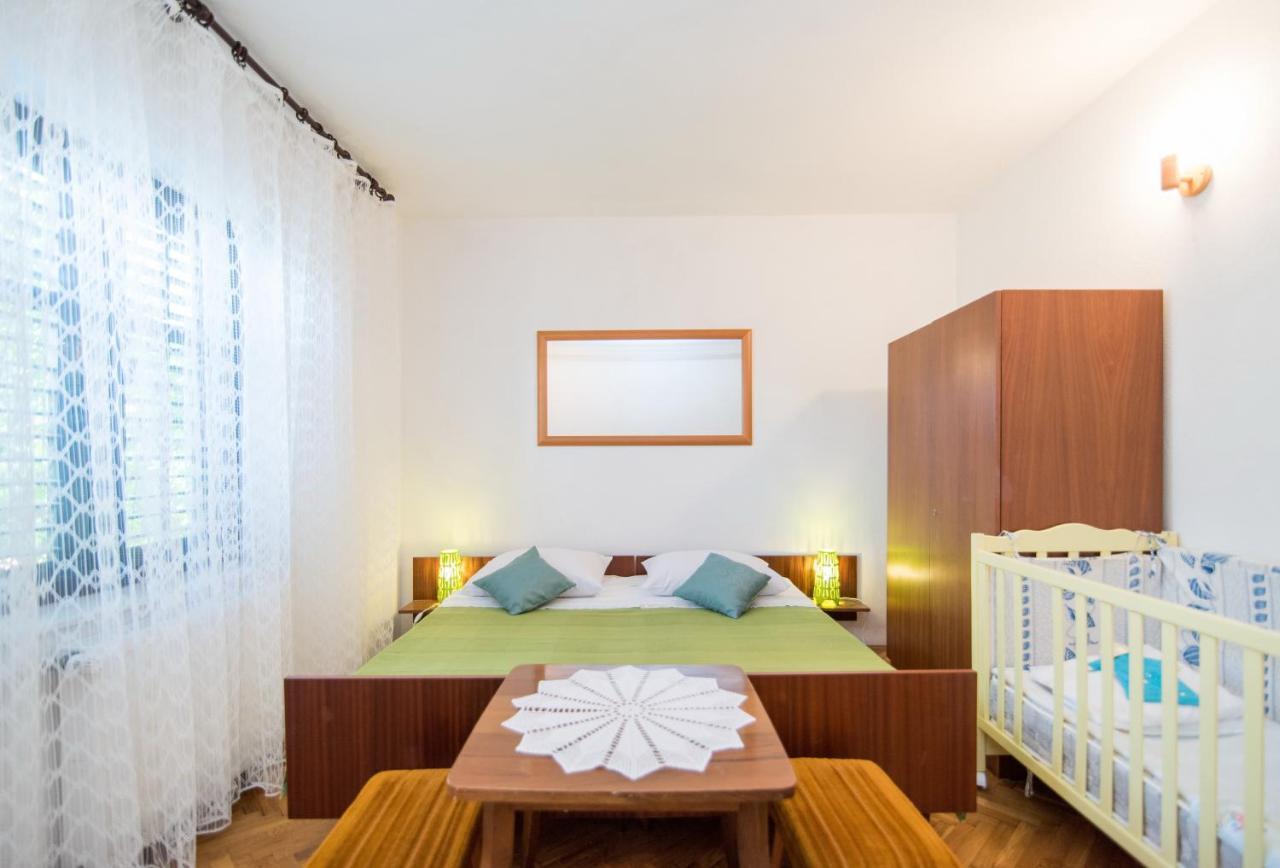 Apartments Mare Postira Buitenkant foto